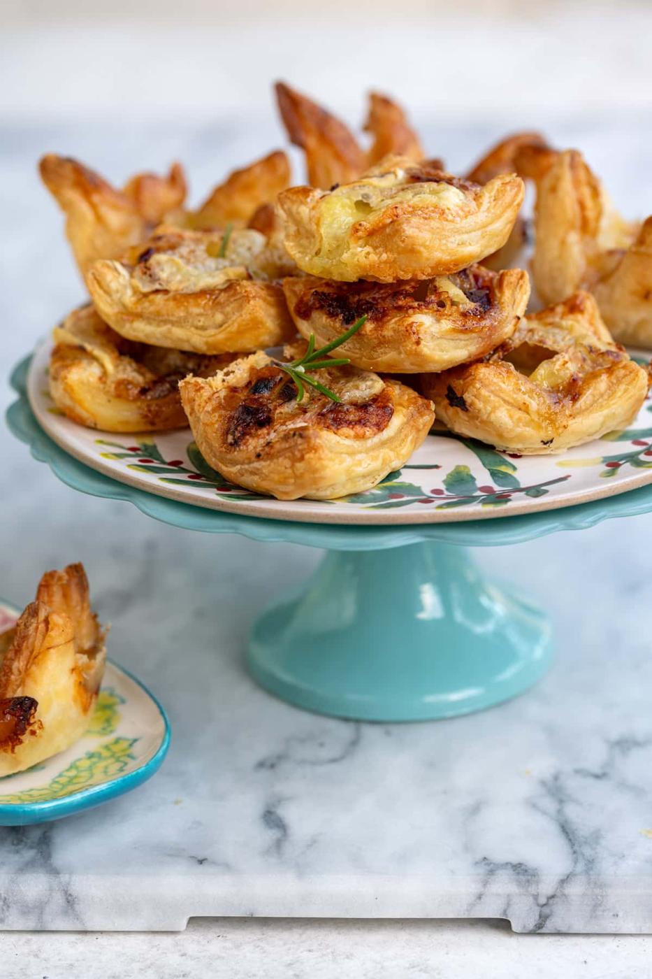 Air Fryer Brie and Cranberry Bites