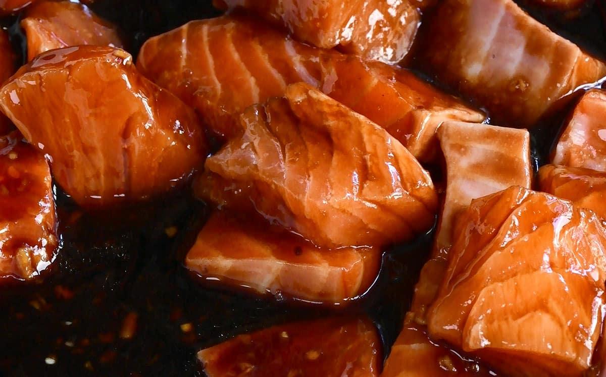 Salmon filet cubes in an asian marinade