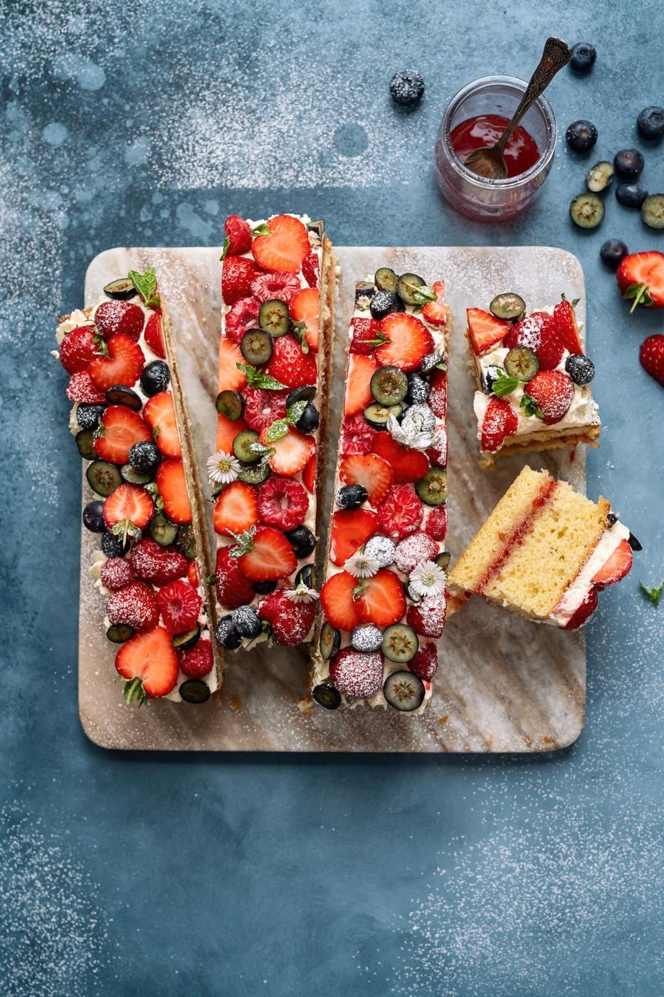 Air Fryer Victoria Sponge Cake Traybake