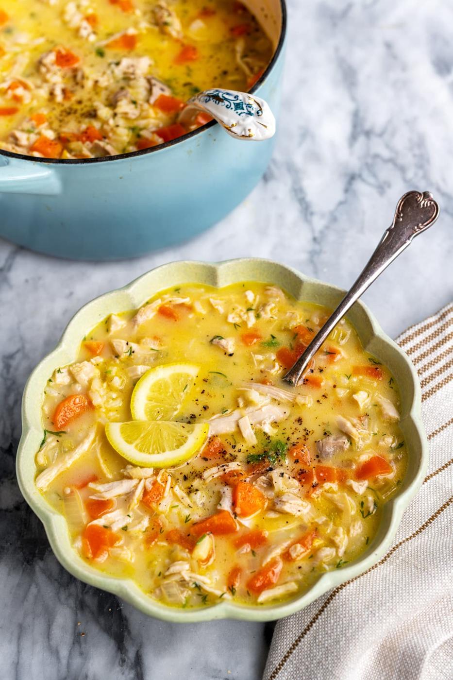 bowl of Greek kotosoupa avgolemono soup