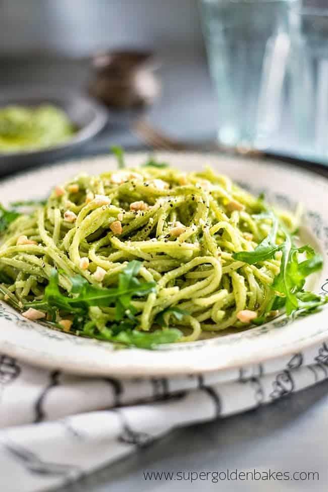 Avocado, wild rocket and cashew pesto