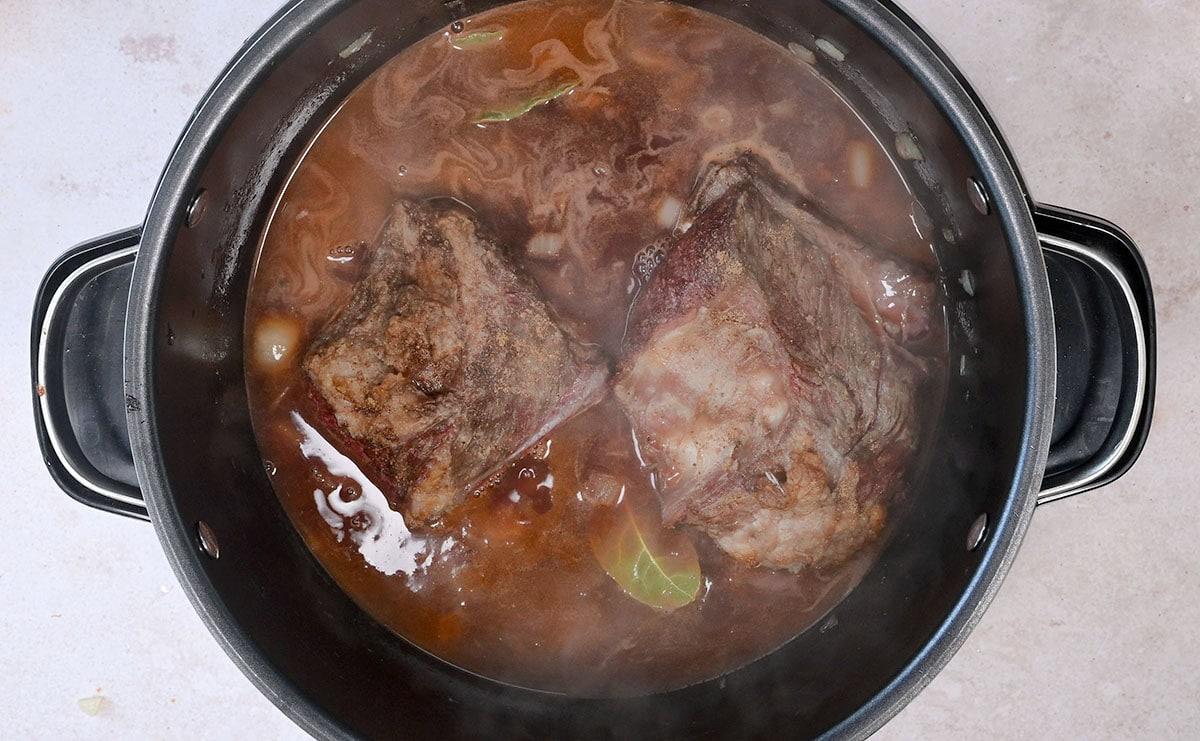 beef short ribs in a slow cooker