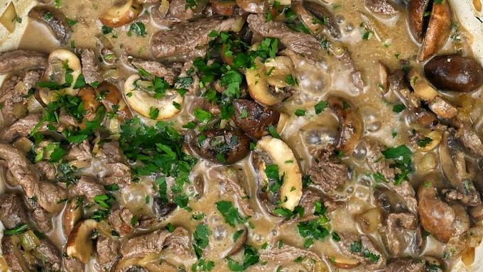 close up on slimming world beef stroganoff