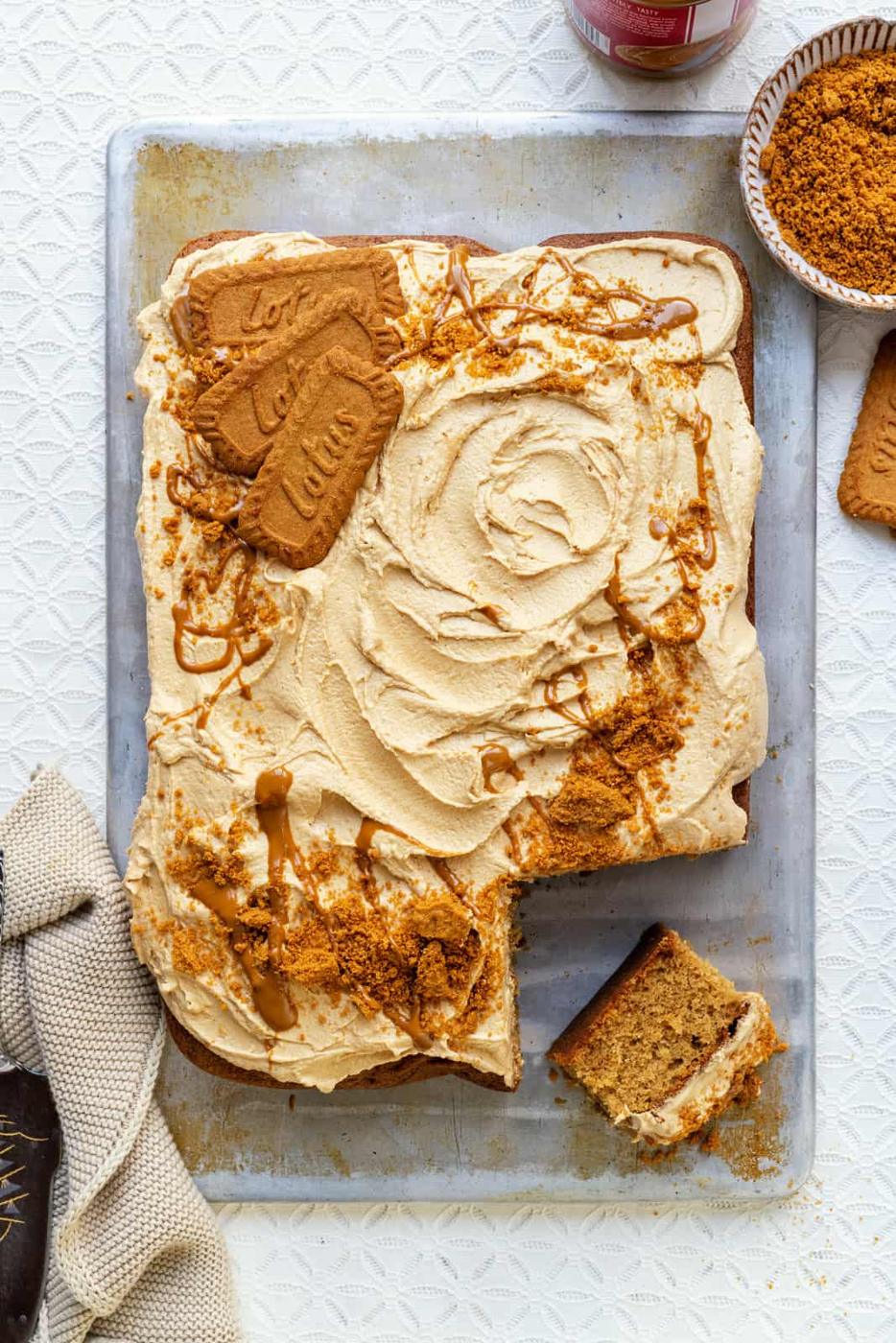 Biscoff Cake Traybake