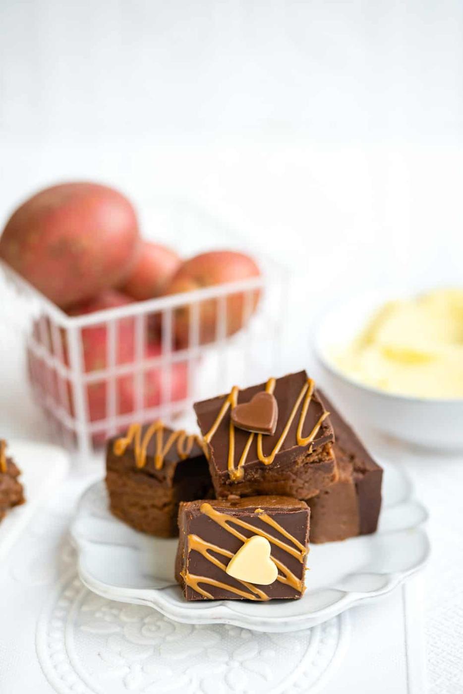 Biscoff fudge on a plate decorated with chocolate hearts