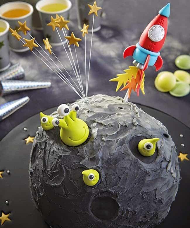 Moon Cake - spherical cake with green fondant aliens