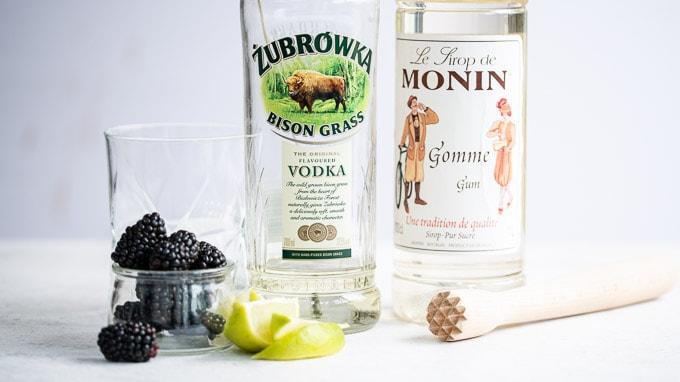 Caipiroska Ingredients: lime, vodka, simple syrup