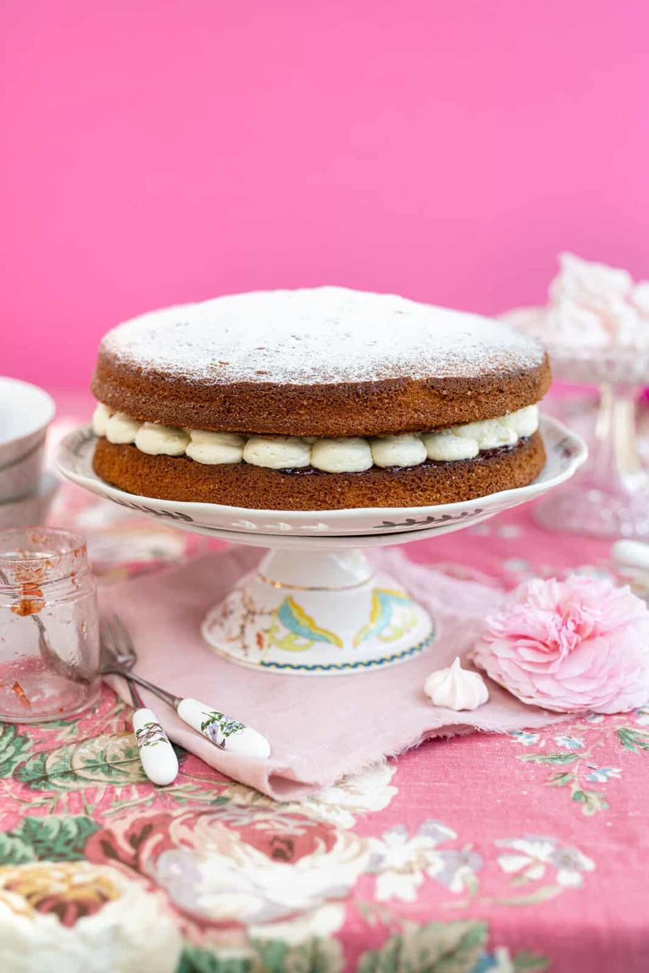 Easy Foolproof Victoria Sponge Cake