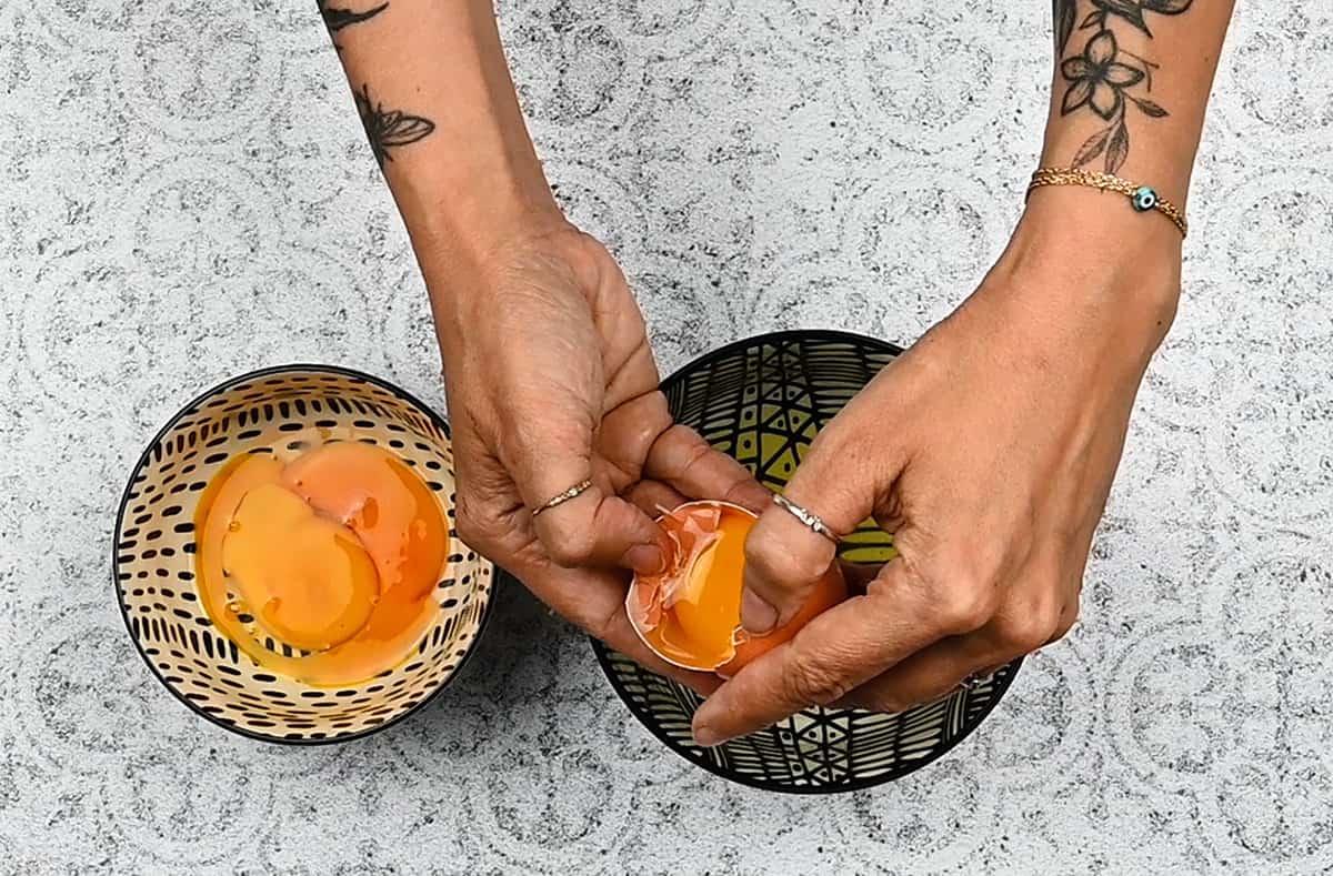 separating eggs
