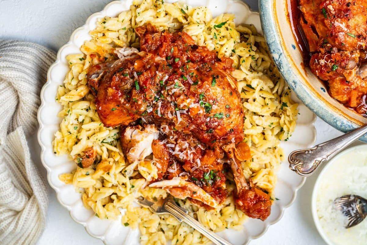 Kotopoulo Kokkinisto – Greek Chicken In Tomato Sauce