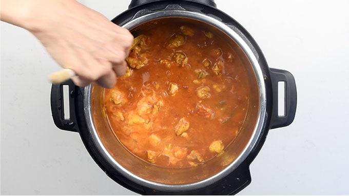 Making chicken jalfrezi