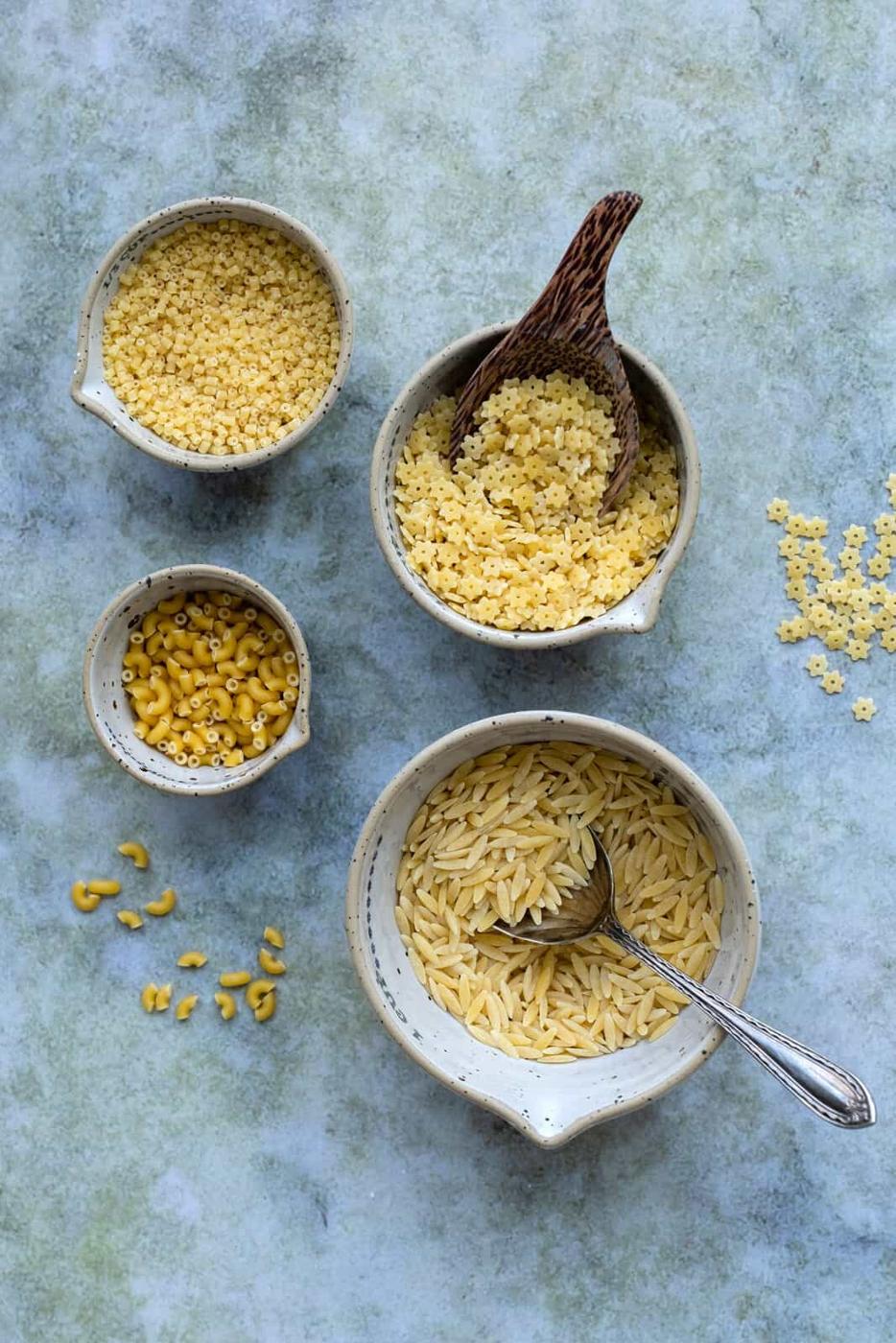 Types of pastina (small pasta shapes)