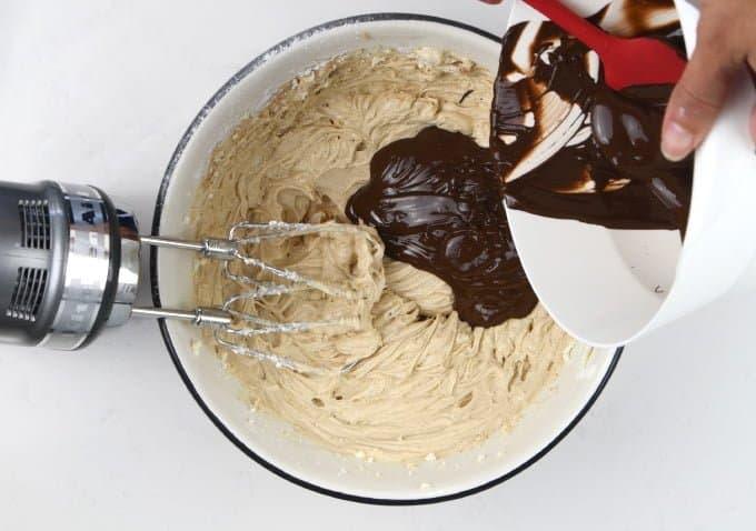 making mascarpone chocolate frosting