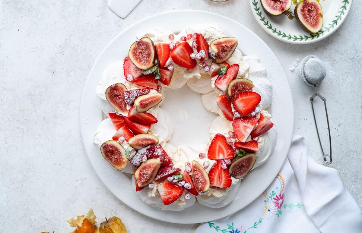Christmas meringue wreath