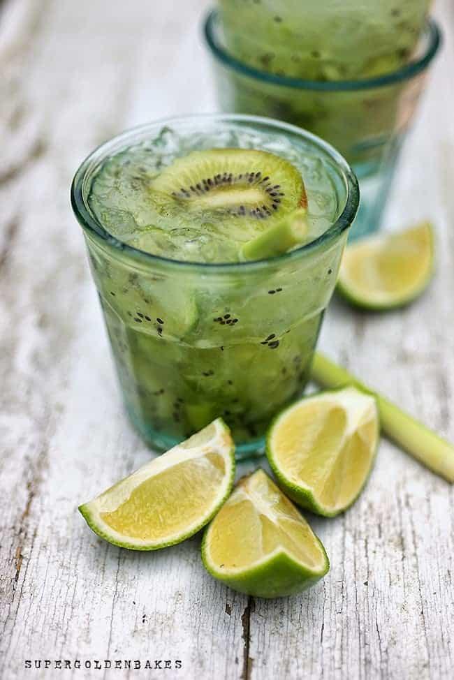 Cocktail Friday: Kiwi lemongrass Caipiroska