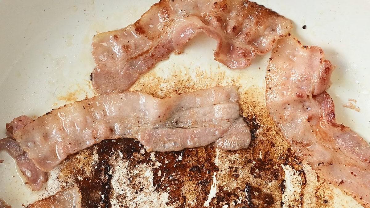 pan frying bacon