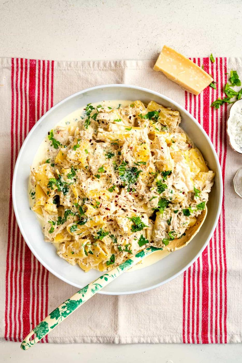 Crockpot Creamy Chicken Pasta