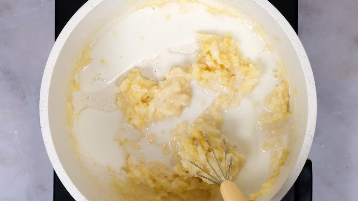 making white sauce for lasagna