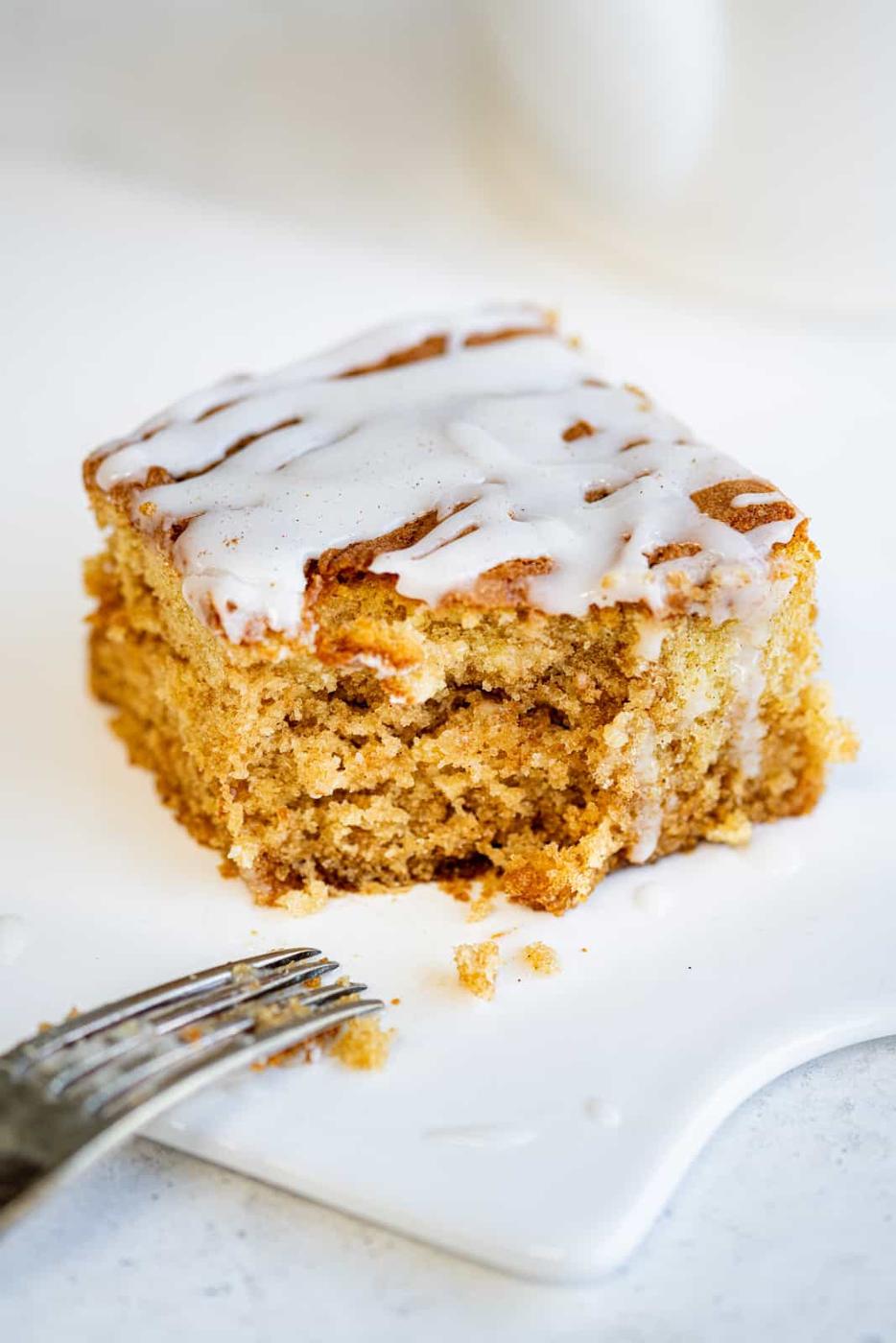 Easy Cinnamon Roll Cake