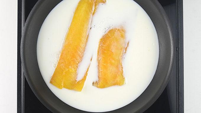 Poaching smoked haddock in milk to make Kedgeree