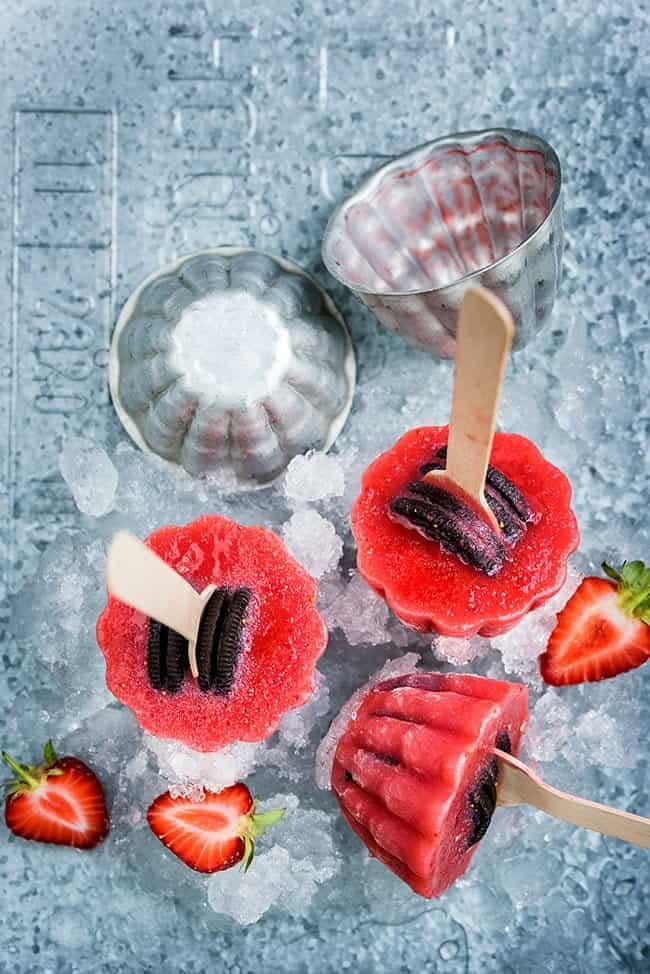 Four-ingredient Oreo and Strawberry Popsicles