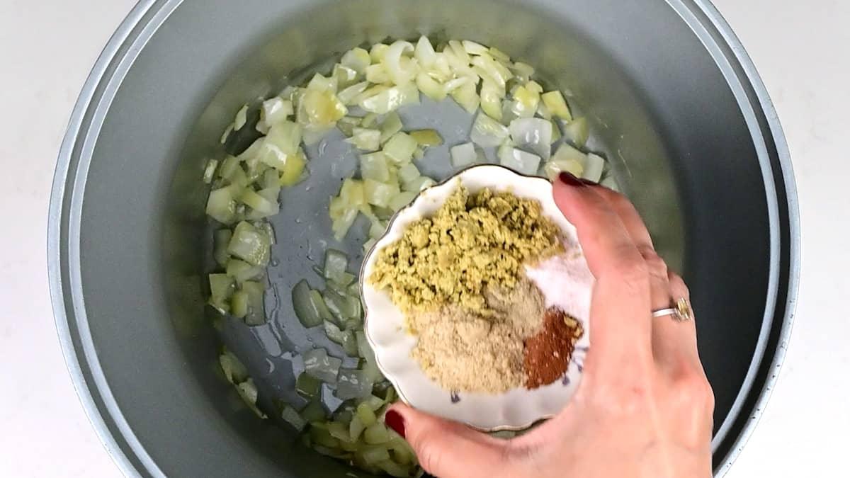 Cooking onions in a slow cooker