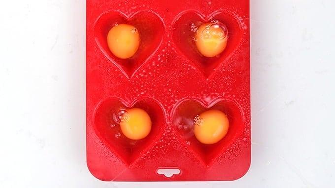 Making heart-shaped oven-poached eggs step 3