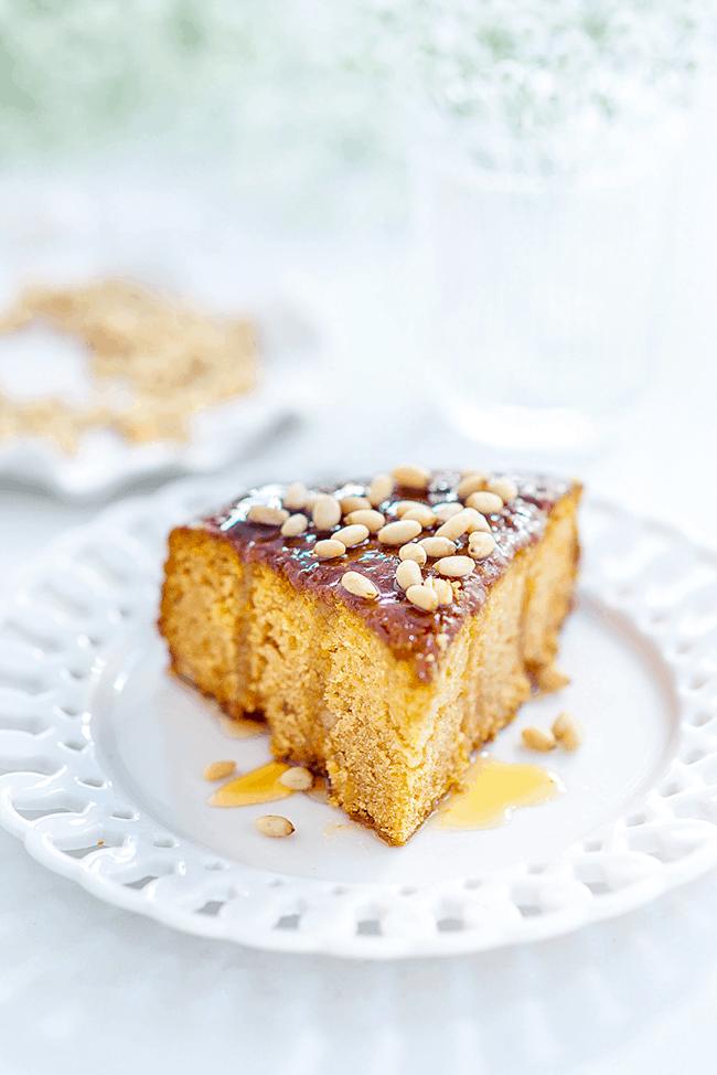 Honey and pine nut cake