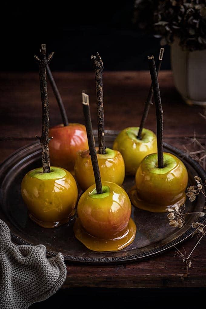 How to make delicious toffee apples for Halloween | Nusde