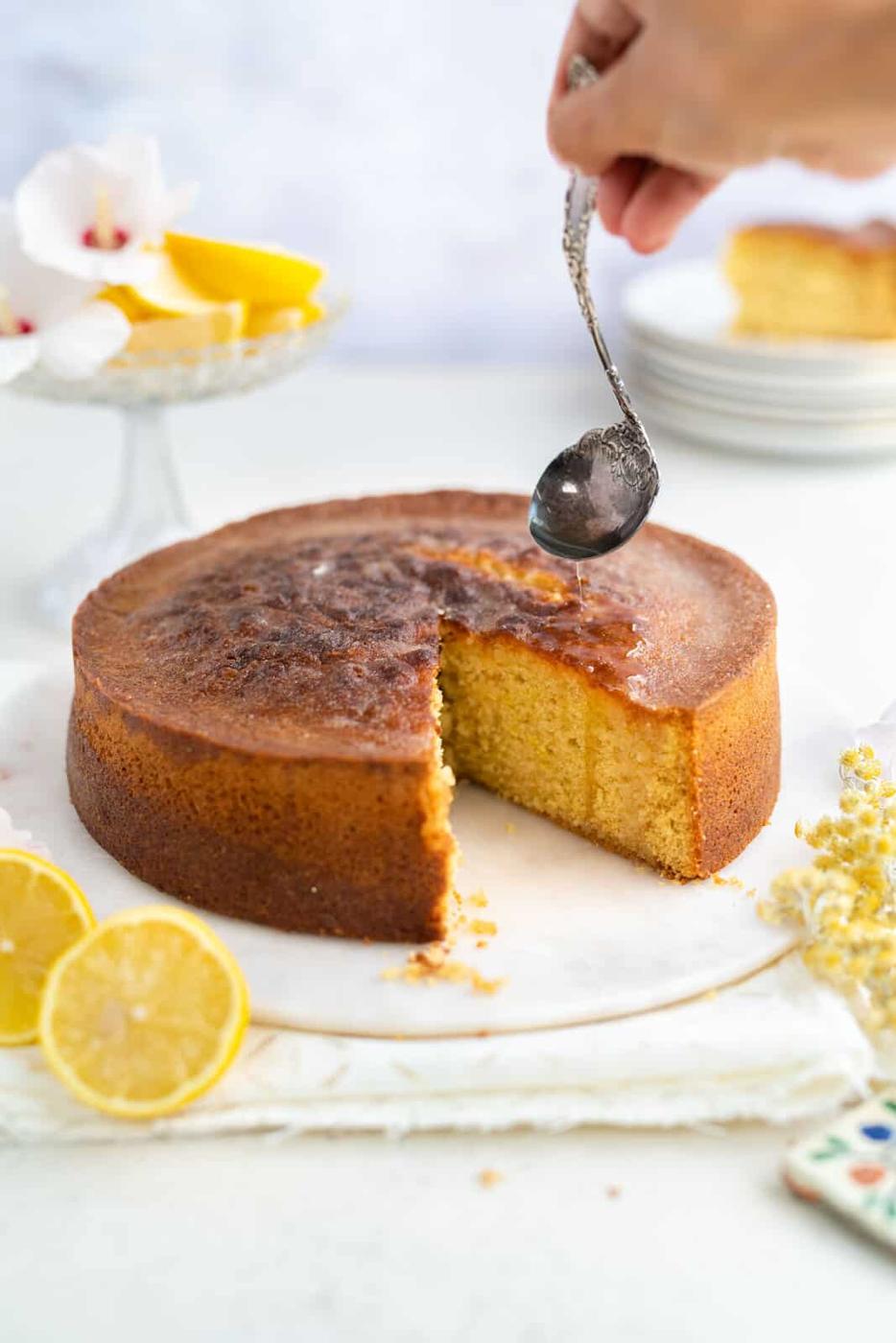 Round Lemon Drizzle Cake