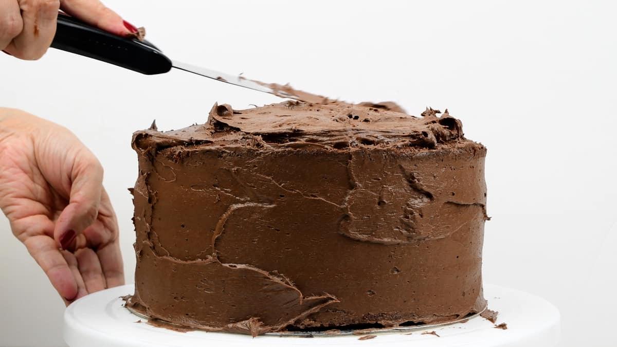 Frosting chocolate cake with chocolate buttercream