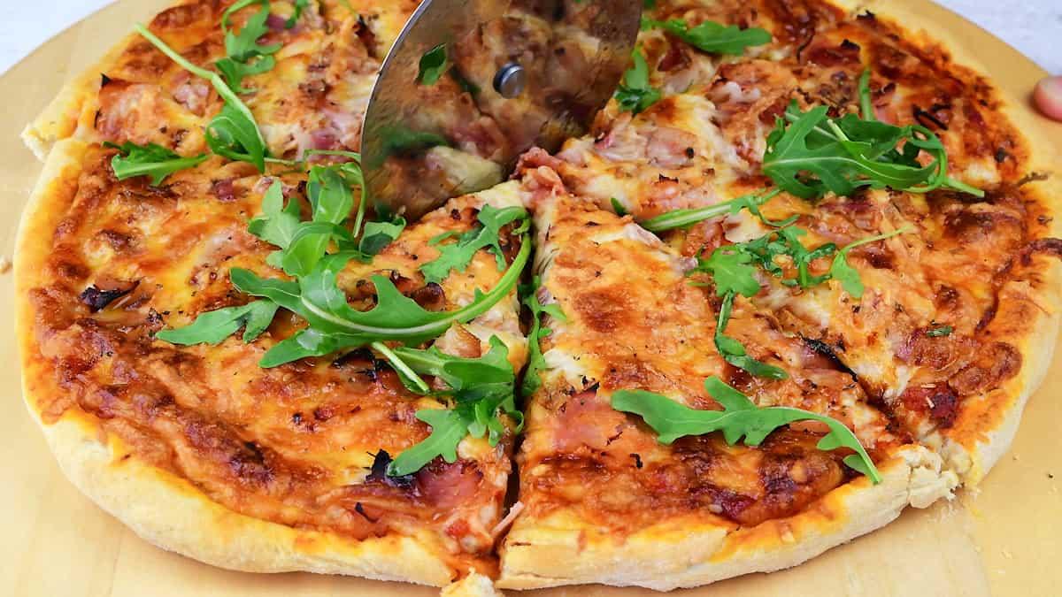 slicing pizza