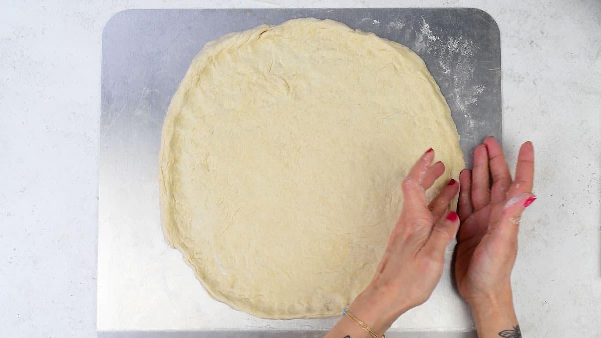 crimping edge of pizza base