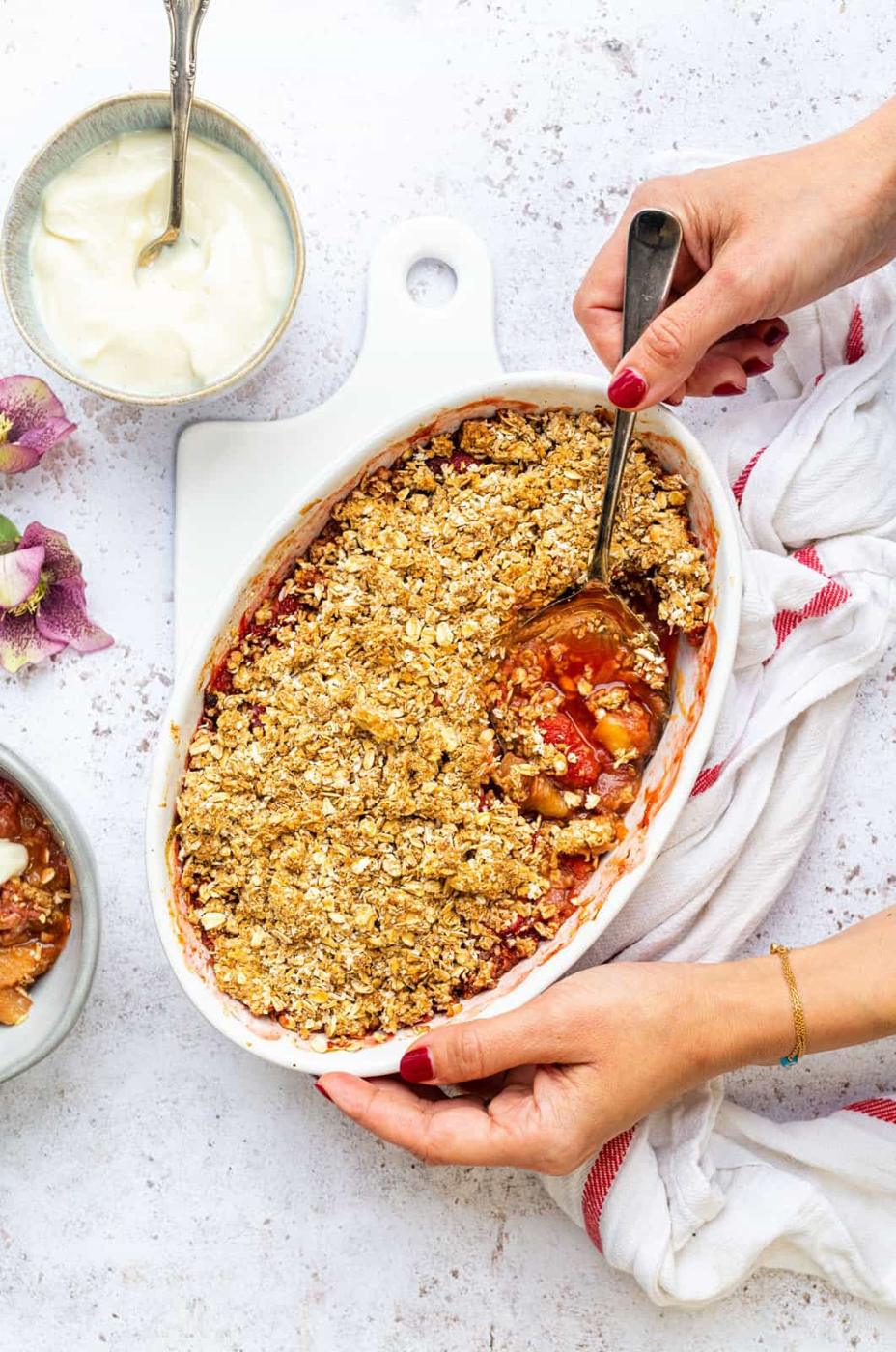Rhubarb Crumble with Oat Crumble Topping