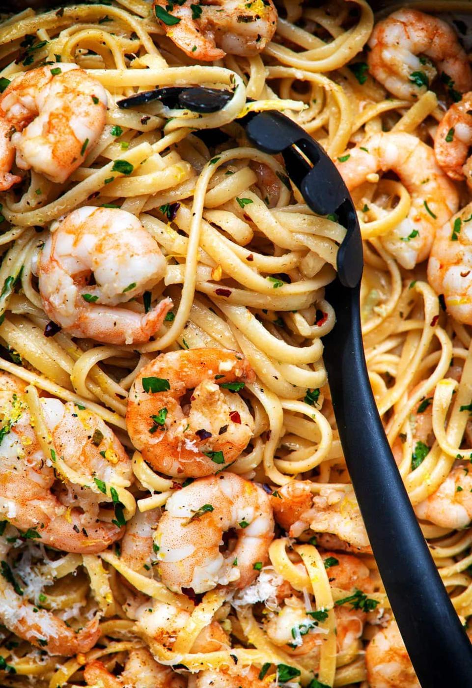 close up on a plate of shrimp scampi pasta