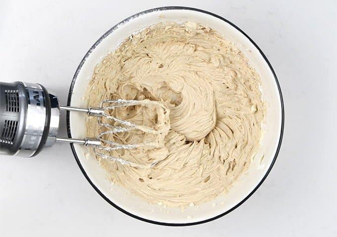 Making mascarpone frosting