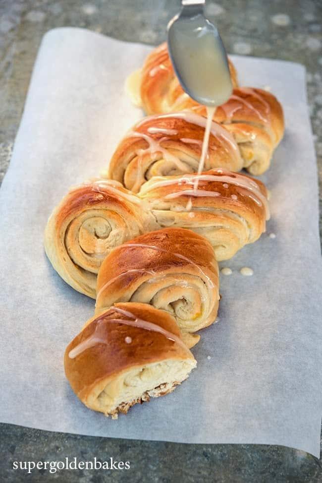 Orange cardamom pull apart bread