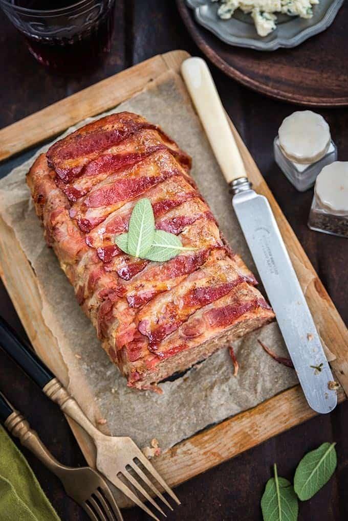 This pancetta-wrapped blue cheese meatloaf is moist and packed with flavour. Your family is sure to ask for this recipe again and again! #meatloaf #familymeal