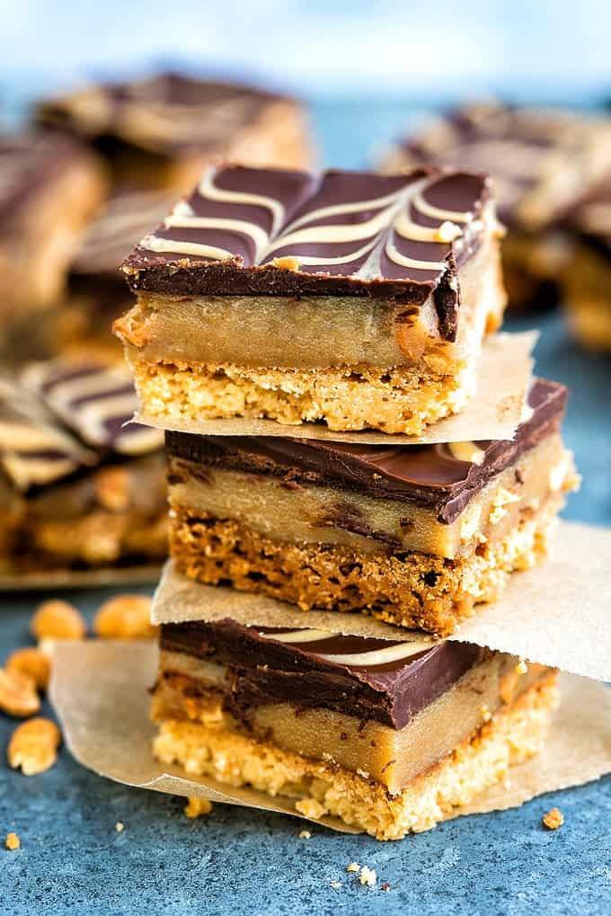 These peanut butter millionaire's shortbread bars are incredibly delicious and really easy to make | Nusde