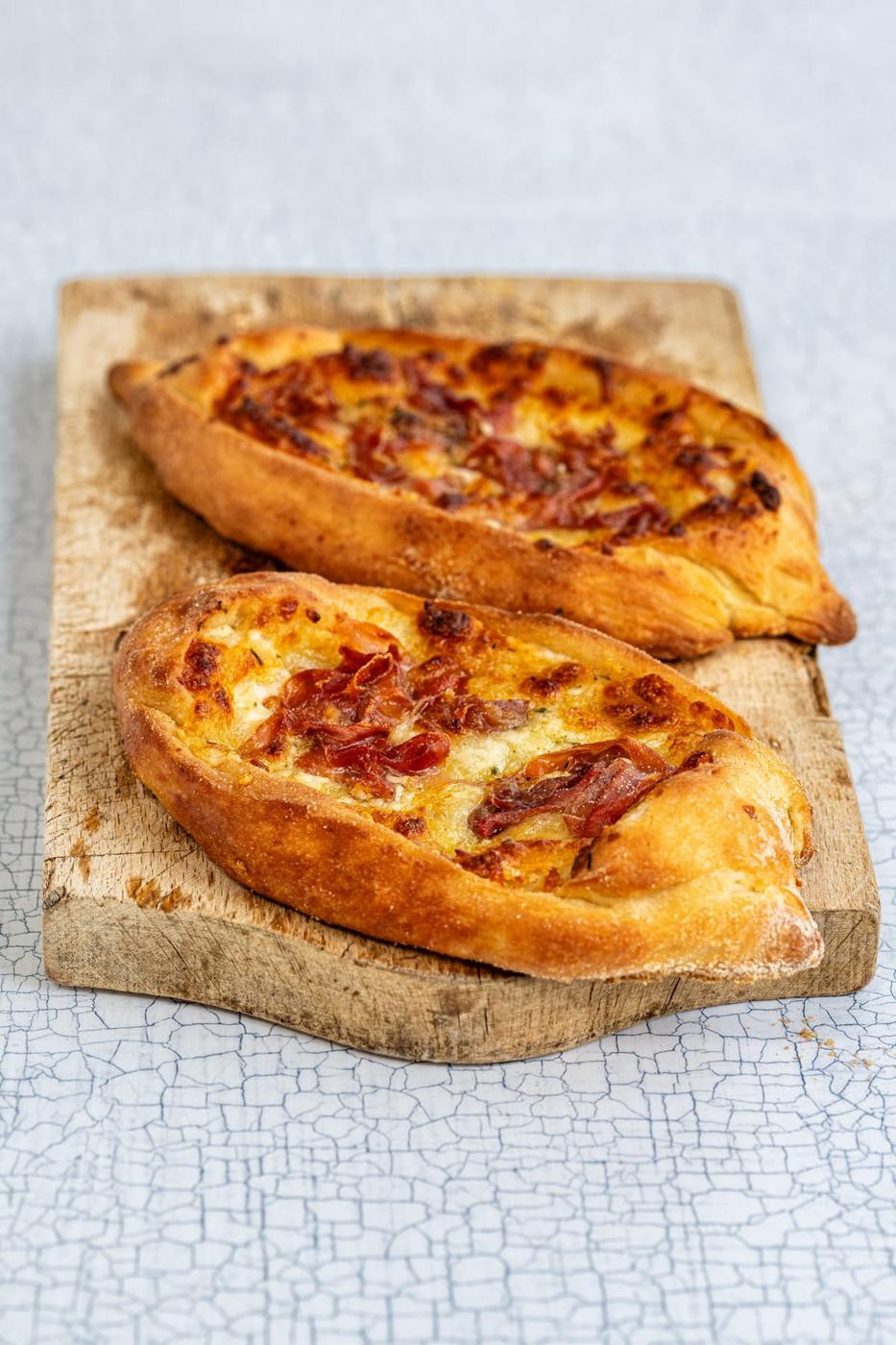 Peinirli – Greek Boat Shaped Pizza