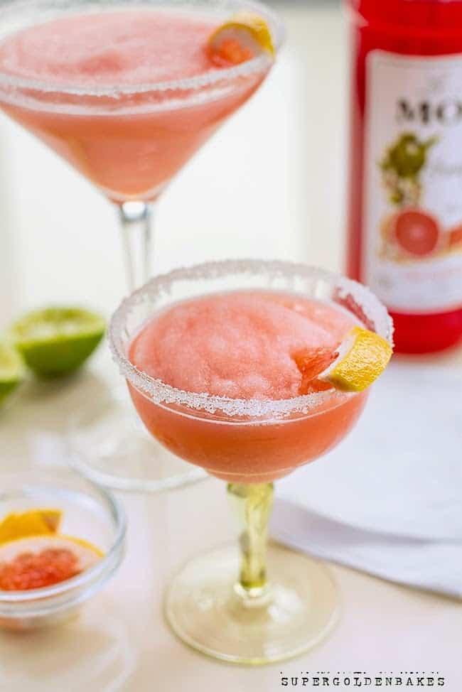 Frozen pineapple margarita