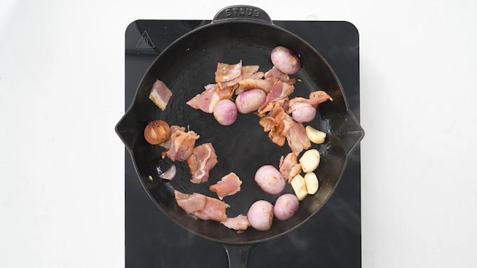 Pan frying shallots and bacon