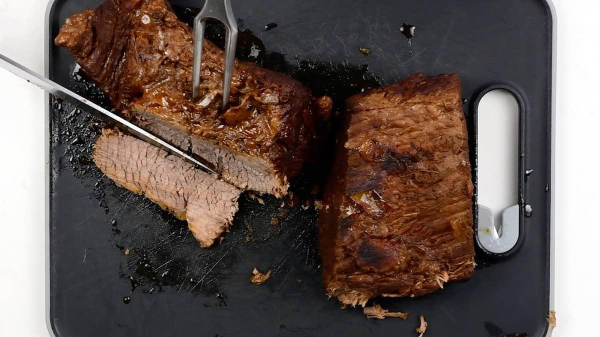 slicing brisket
