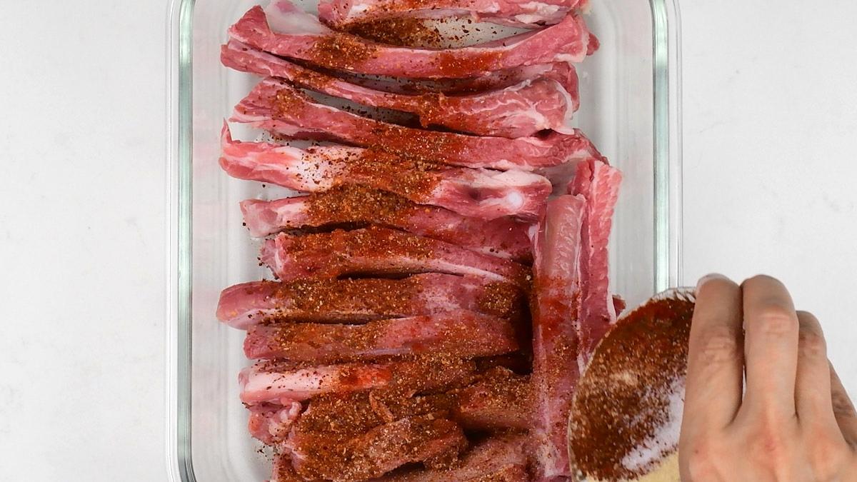 adding a dry rub to pork ribs