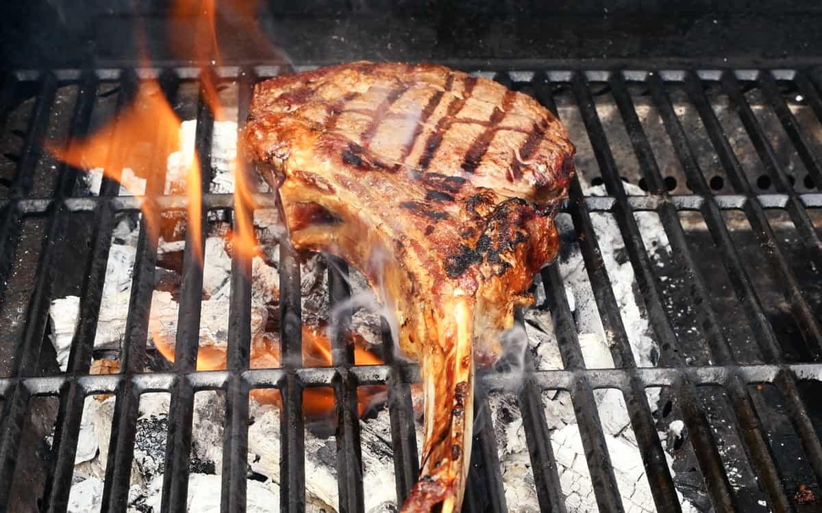 tomahawk steak on the grill