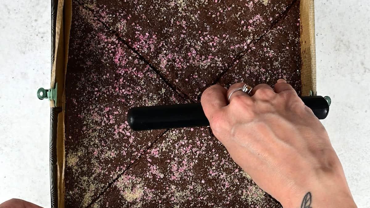 slicing chocolate crunch