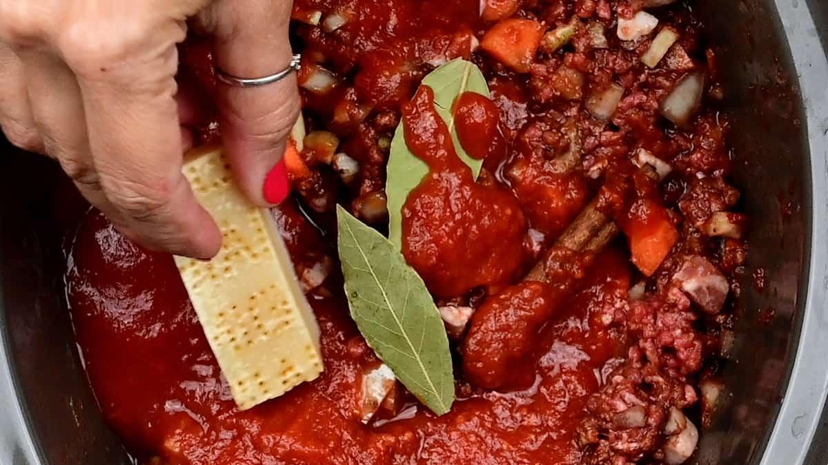 slow cooker Bolognese sauce