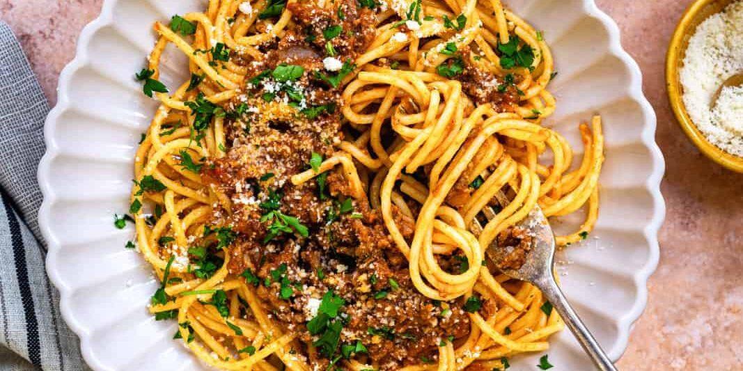 Greek Spaghetti Meat Sauce (Makaronia me Kima)