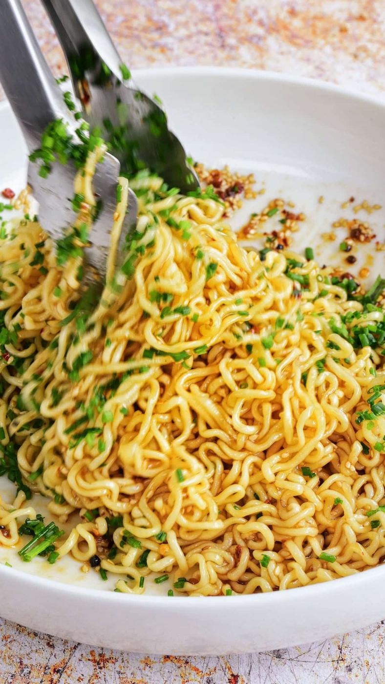 Tossing ramen with spicy garlic oil in a bowl