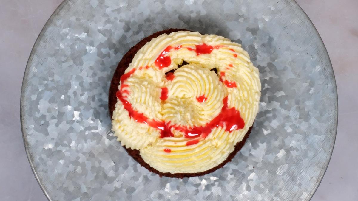 assembling Halloween cake
